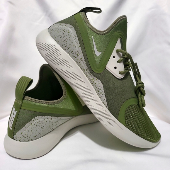 Nike Lunarcharge Essential athletic shoes New - Picture 3 of 9